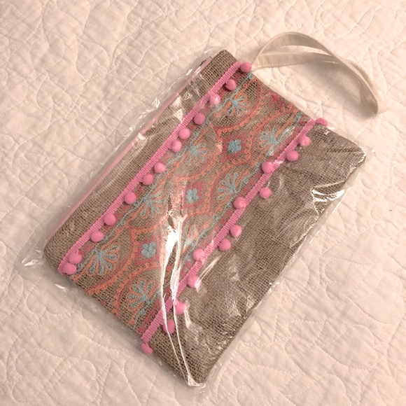 2 for $40✨ Summer Pom-Pom Wristlet - Picture 1 of 3